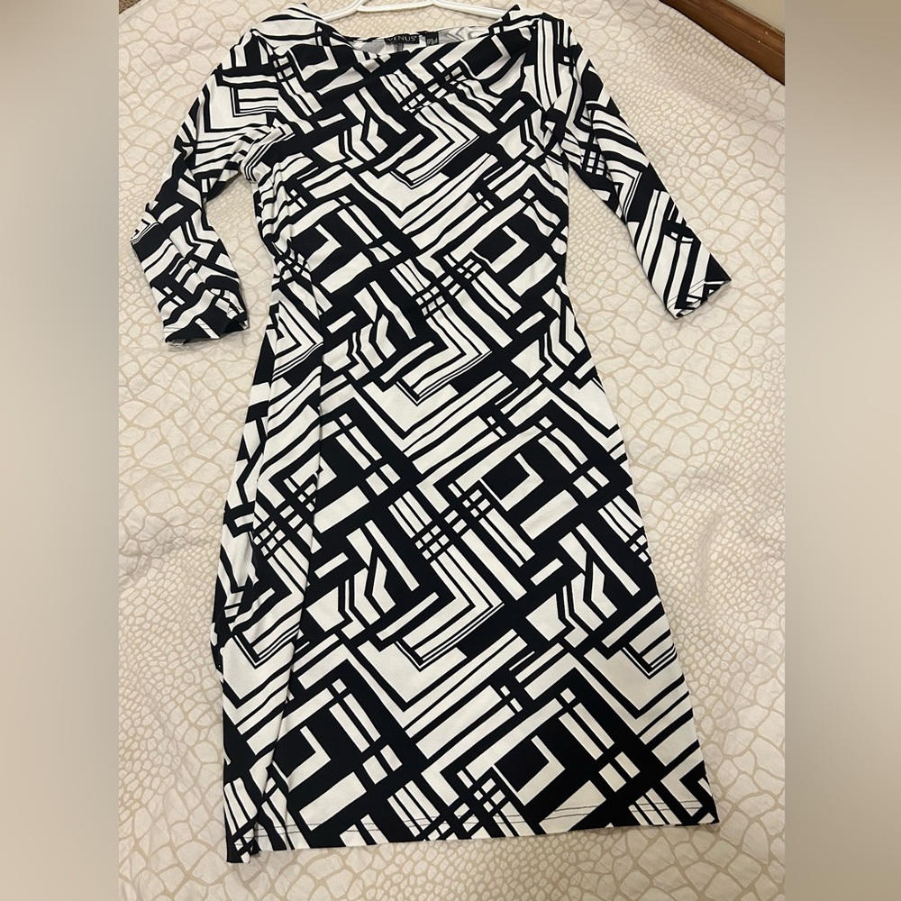 New w/o tags size small Venus abstract black and white dress